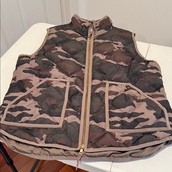 Down Filled WinterReady Quilted double Zip Puffer Vest Fun Camo Print Layering L - Picture 2 of 16